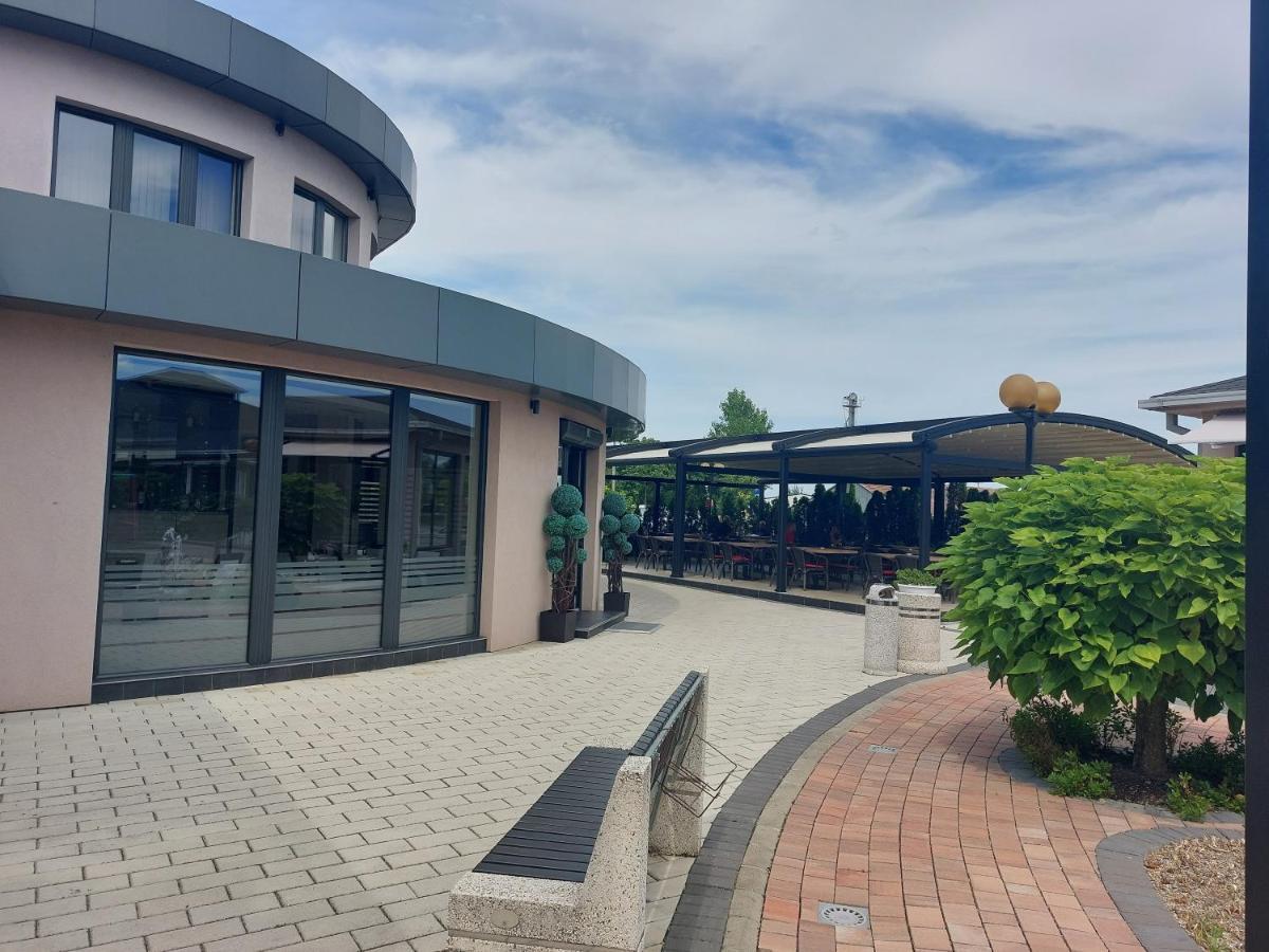Motel Ms Srpski Itebej Eksteriør bilde